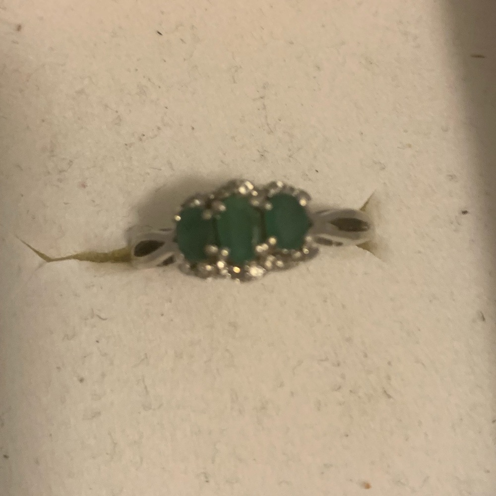 Genuine Emerald sterling silver ring 925